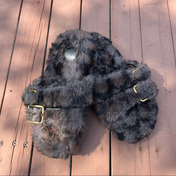 Coach RUNWAY Signature Shearling Sandals - Picture 2 of 11